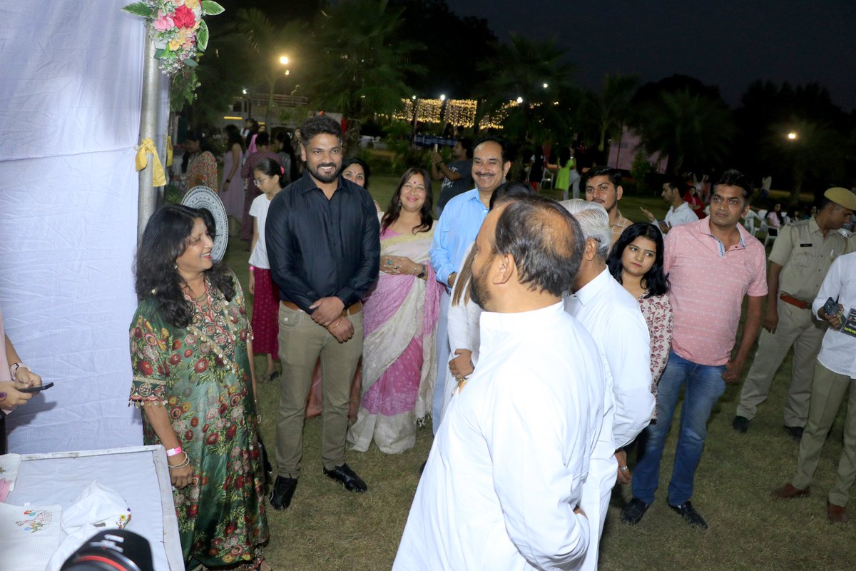 komalparihar_7's tweet photo. सपनों की उड़ान 🕊️ शिवगंज 2023 ( 8 October) @SanyamLodha66  #komalparihar #sheoganj @komalparihar95 https://t.co/Bd5DSvgcye