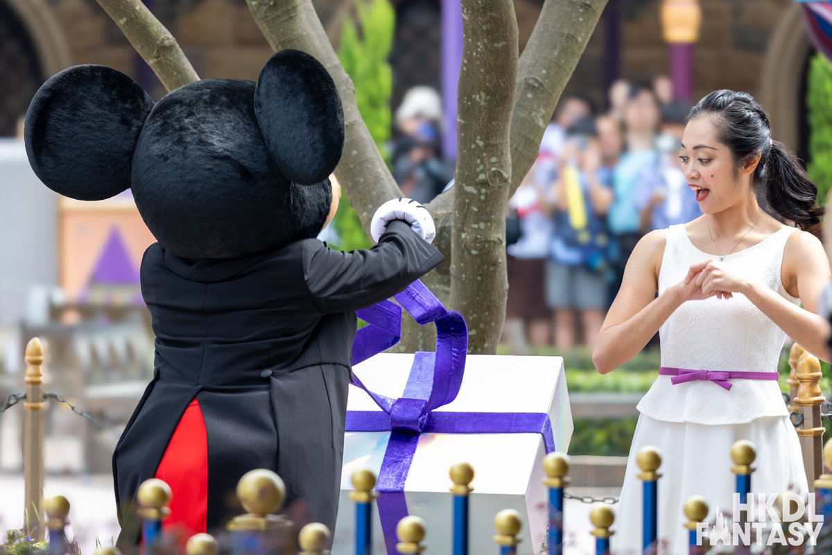 Mickey unwrapped the “Dream Makers” Statue for the park in today’s grand reveal ceremony! #HongKongDisneyland #hkdisneyland #HKDL #disneyparks #disney #香港ディズニーランド #ディズニー #DreamMakers #WaltDisney #Disney100