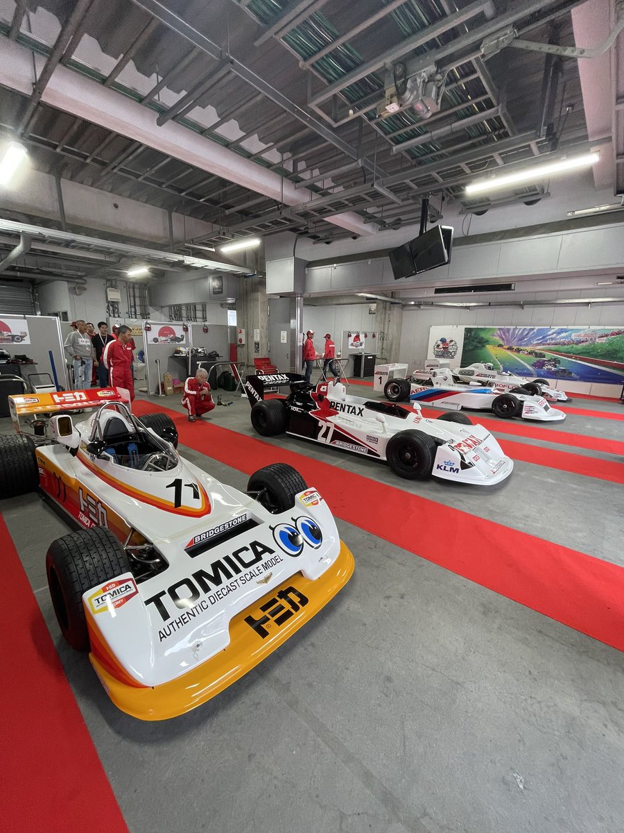 LjxOf3's tweet image. SPEED FESTIVAL 2023　THEPALACEにいます😊✨
1978年ヨーロッパF2チャンピオンマシン3台が走行し、すごい迫力でした😍✨✨
とても楽しかったです(^○^)✨✨
#SPEEDFESTIVAL2023
#HRC
#THEPALACE
#F2
#富士スピードウェイ
#マーチ782
#ノバ532
#トミカ・シェブロンB42
#レースクイーン