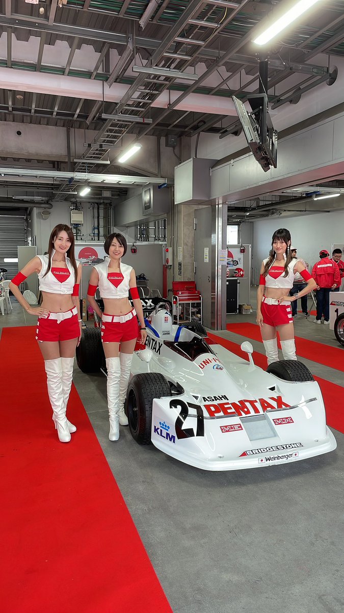 LjxOf3's tweet image. SPEED FESTIVAL 2023　THEPALACEにいます😊✨
1978年ヨーロッパF2チャンピオンマシン3台が走行し、すごい迫力でした😍✨✨
とても楽しかったです(^○^)✨✨
#SPEEDFESTIVAL2023
#HRC
#THEPALACE
#F2
#富士スピードウェイ
#マーチ782
#ノバ532
#トミカ・シェブロンB42
#レースクイーン