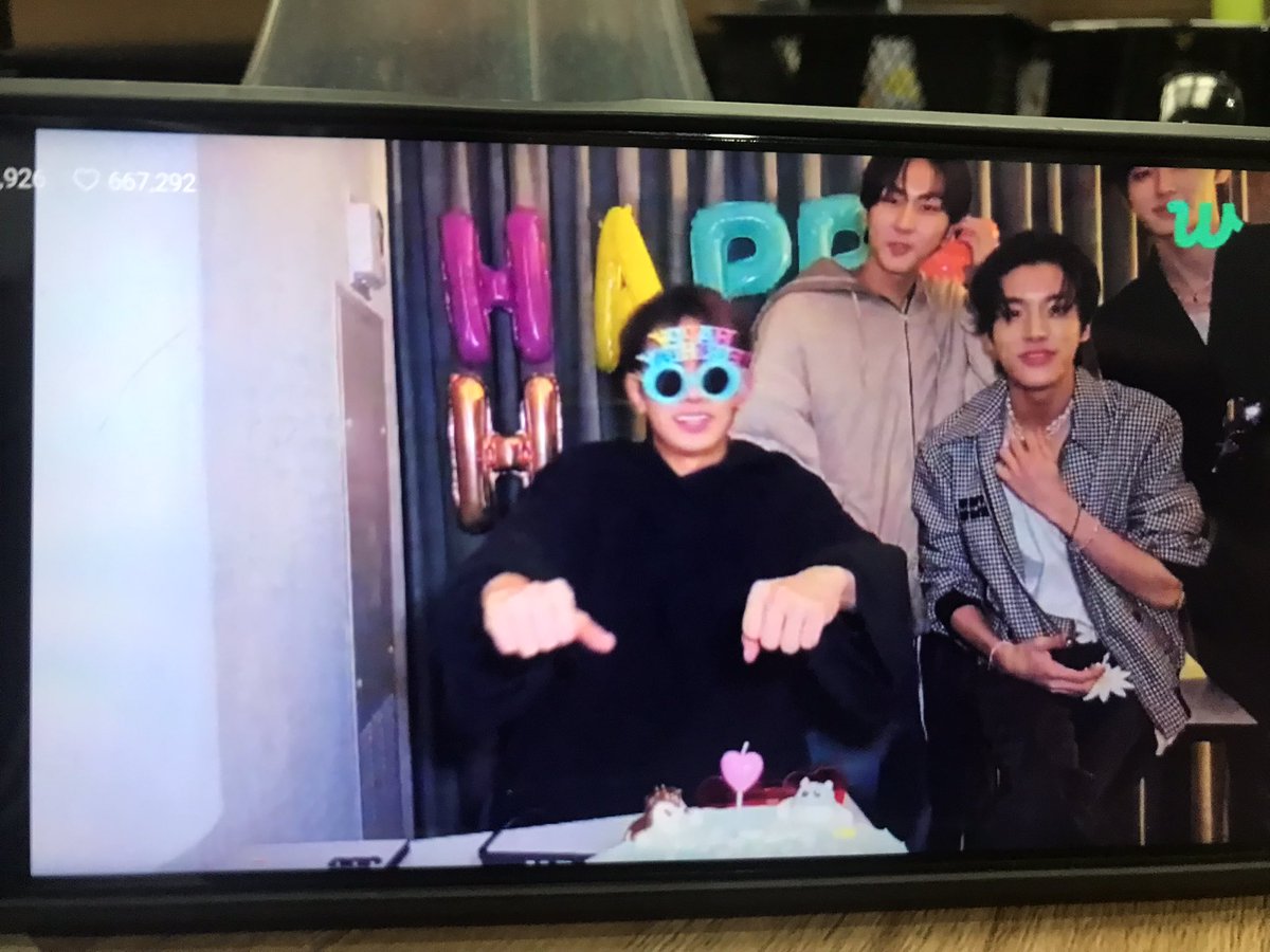 Psychelle30's tweet photo. Happy Heeseung Day 🎉🍰❤

#ENHYPEN #HEESEUNGDAY https://t.co/WrJ3qN1vII