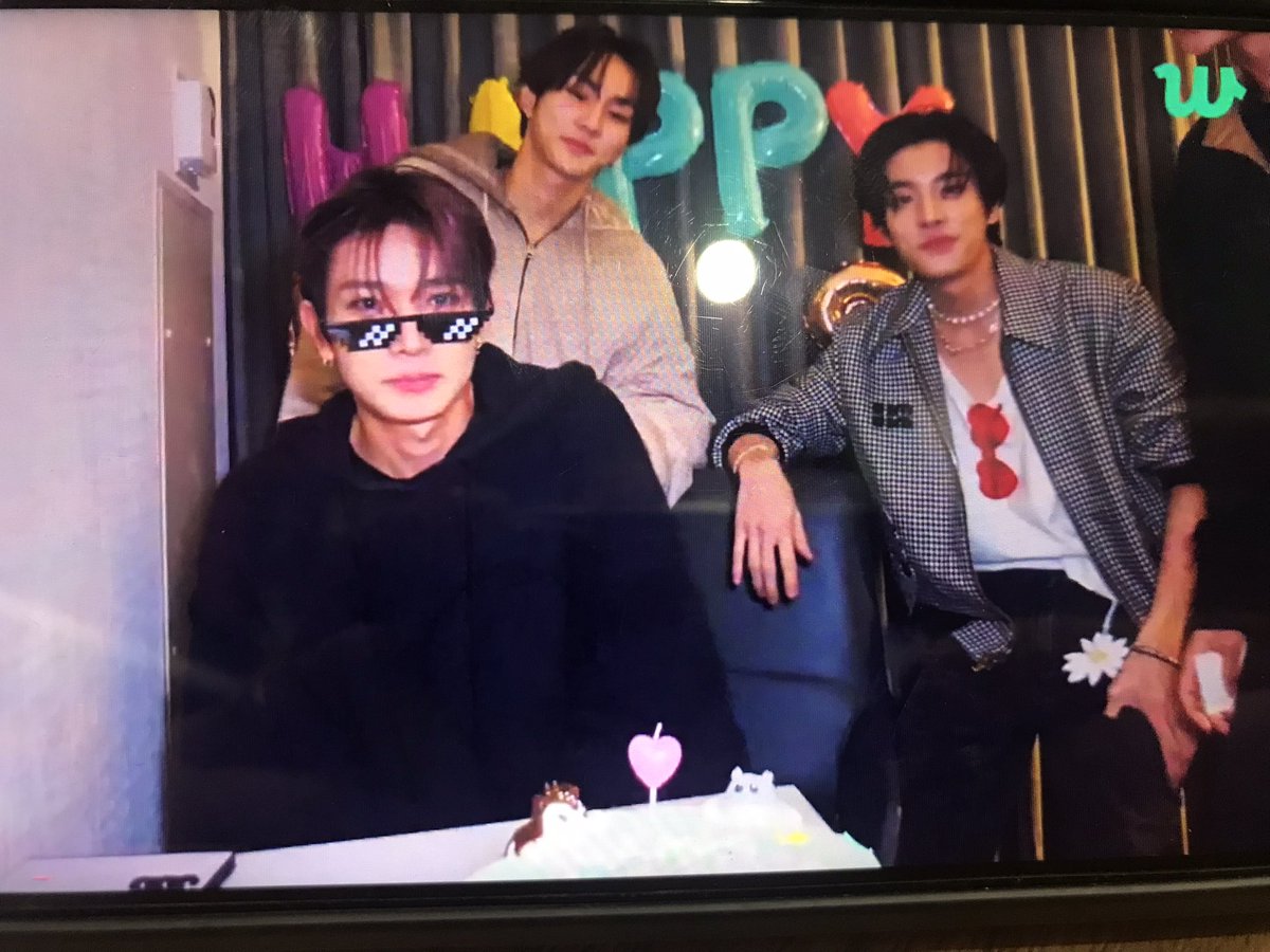 Psychelle30's tweet photo. Happy Heeseung Day 🎉🍰❤

#ENHYPEN #HEESEUNGDAY https://t.co/WrJ3qN1vII