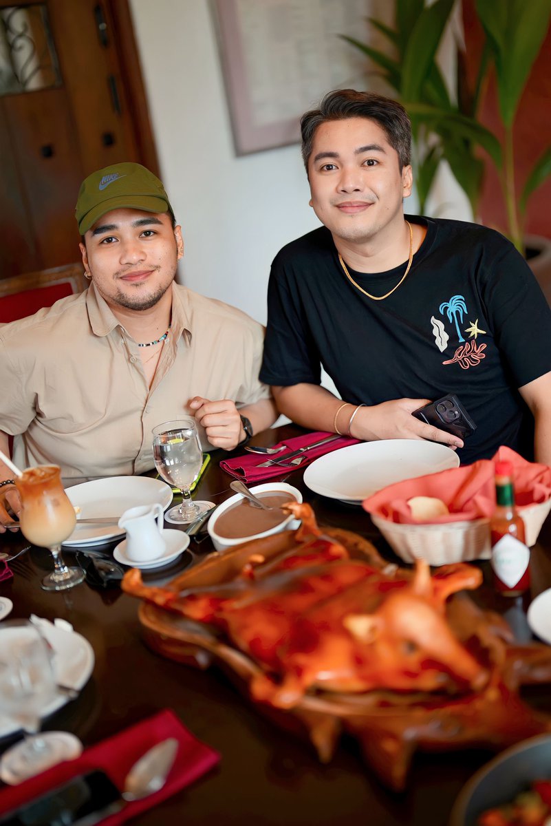 GFemril's tweet photo. There is always time for lunch. 🍽️ @Balesin_Island https://t.co/xxMARyFizr
