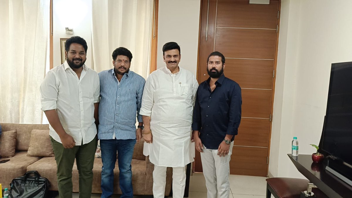 naveenjyothula1's tweet photo. ఢిల్లీ లో నర్సాపురం పార్లమెంట్ సభ్యులు కనుమూరు రఘురామ కృష్ణ రాజు గారిని మర్యాద పూర్వకముగా కలవడం జరిగింది..#HydMetroProtestForCBN
#LetsMetroForCBN
#CBNLifeAtRisk #CBNJailedForDevelopingAP #CBNLifeUnderThreat #TDPJSPTogether #APvsJagan #IAmWithBabu #PeopleWithNaidu #FalseCasesAgainstNaidu #CBNWillBeBackWithABang
