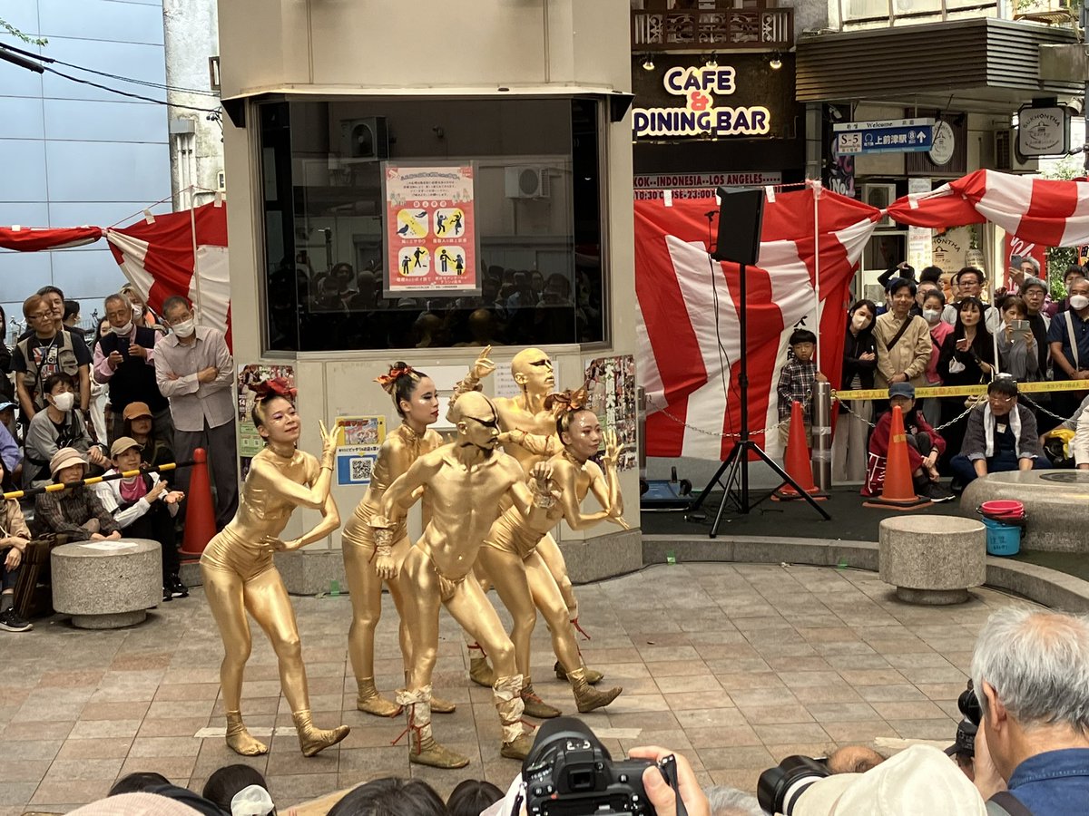 sana_lana's tweet photo. #大駱駝艦　#金粉ショー　#大須大道町人祭 https://t.co/rTwP1l1pWE