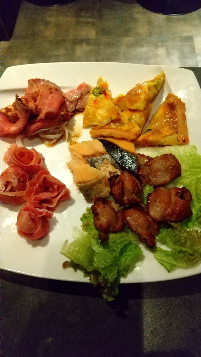 uicDSX3Jrk9107's tweet image. 盛り合わせプレート✨
#ロイヤルメニュー
#マインドエスケープ