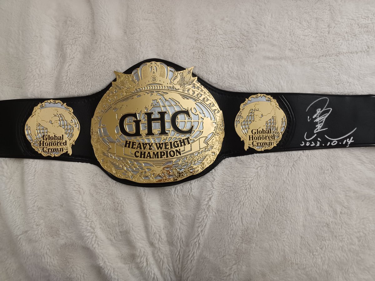 Phantom_Izuku's tweet photo. I had an amazing day today. I met Kenta Kobashi today. I took a picture with him. Plus, he signed my GHC Championship replica belt. #WWE #AEW #NJPW #AJPW #Watch_NOAH #WWERAW #Smackdown #AEWDynamite #AEWCollision #WatchImpact #IMPACTonAXSTV #WestCoast5 https://t.co/x1pJneQq6v