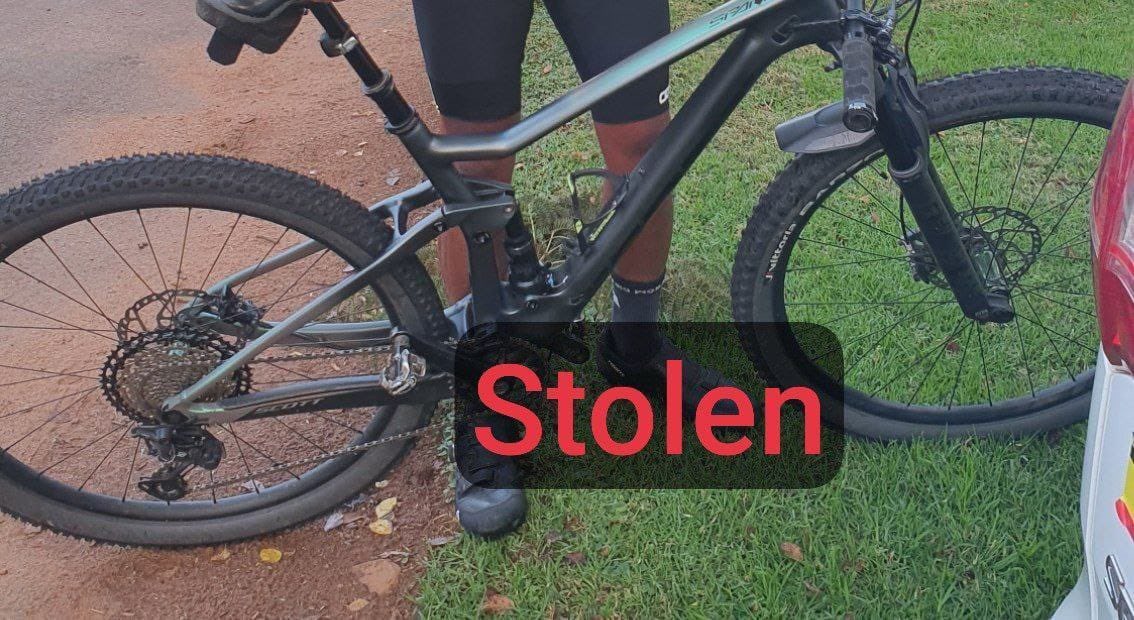 Cyclist mugged at gunpoint yesterday on M18 close to Lyttleton railway line, Centurion. 

Four suspects. One was armed with a handgun. 

Bicycle, phone, toolbag and Garmin stolen.