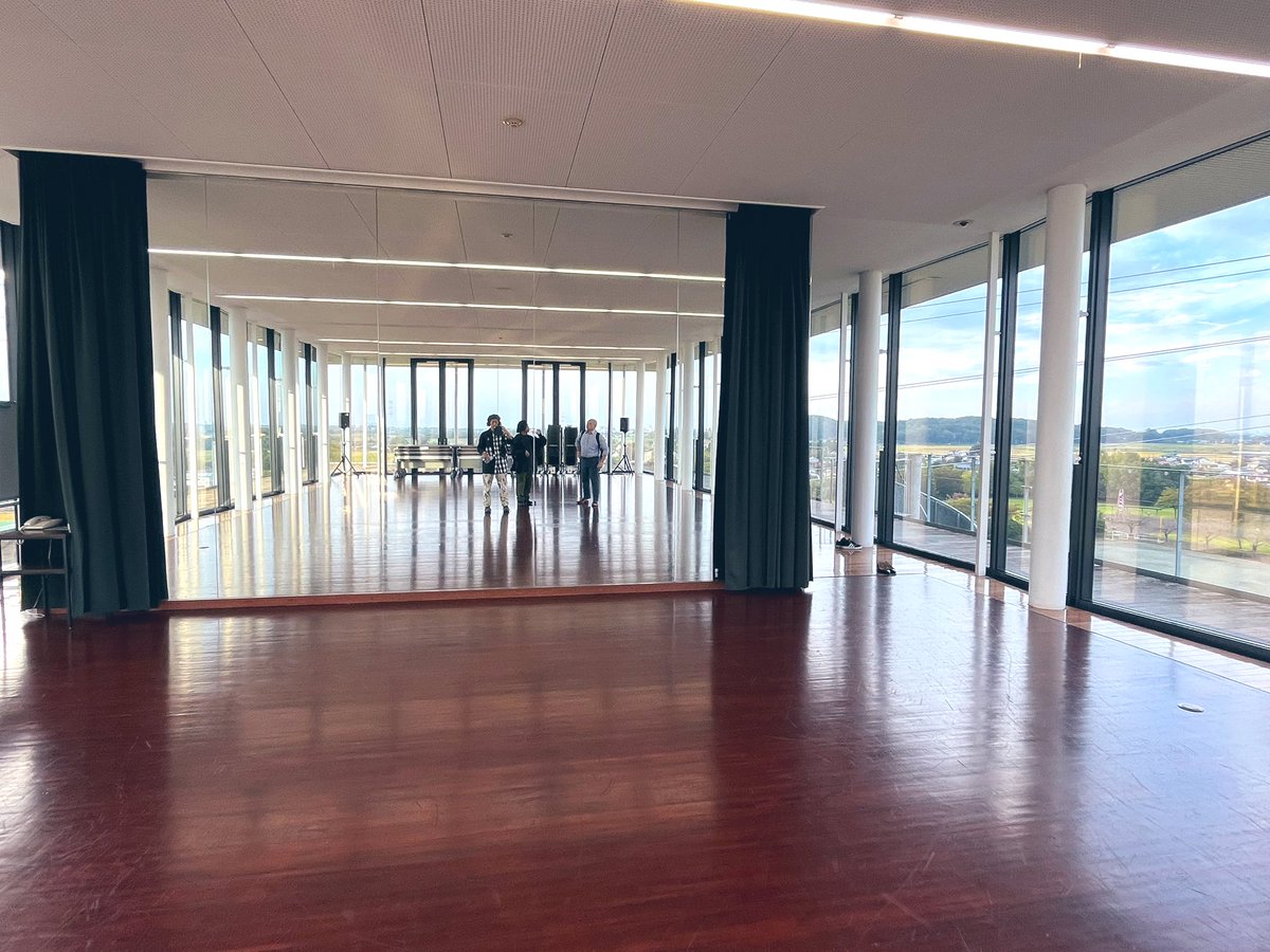 ikumilala9's tweet photo. 彩の国さいたま芸術劇場「出張！ワークショップ•アラカルト」ご参加いただきありがとうございました！吉見町で盛り上がりました！秋空広がるスペースでたくさん踊りましたね！普段見ない顔を見せてくれた参加者もたくさんいらっしゃったようで何より！子供食堂もご馳走様でした🍴
ダンスのチカラ👌 https://t.co/087yrpkeSv