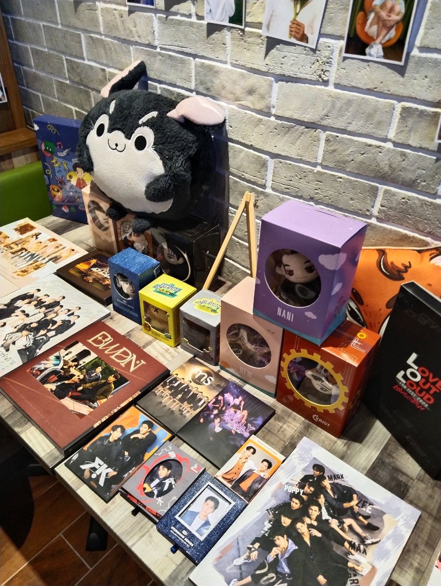 firktlovecat's tweet photo. Had so much fun and got lucky to bring Khaotung home 🫠 thank you so much @myship_per 🧡🤍
#PrinceOfOctober https://t.co/vvm2DHSaIN
