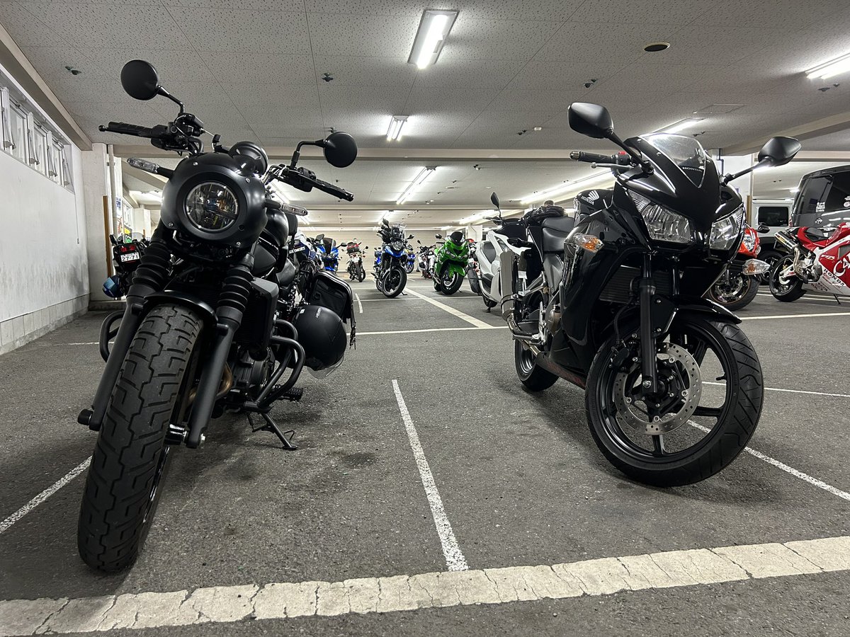 CBR250R mc41後期納車されました👍

ツーリングさそてください