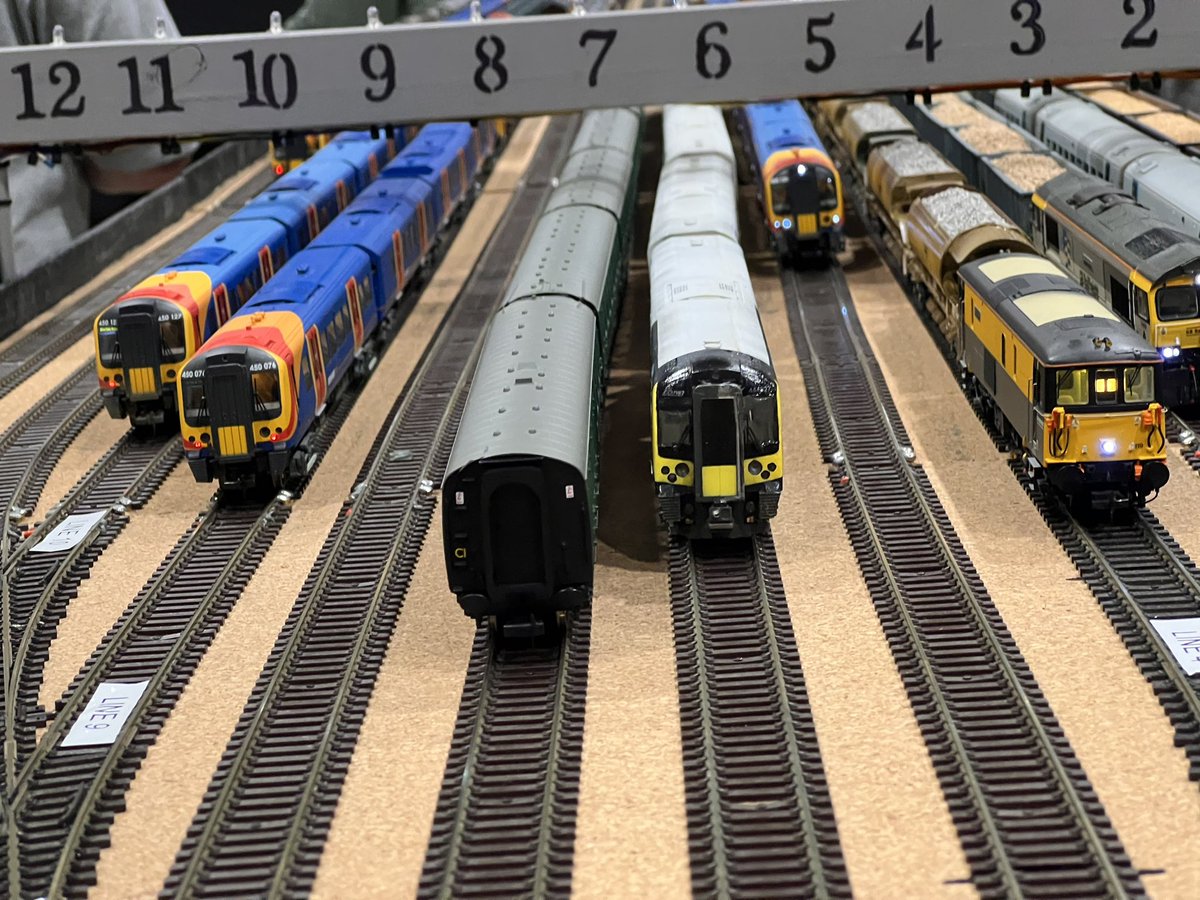 3CIG_Max's tweet photo. Day 1 at the Great Electric Train Show! I’m helping out on Gordon’s Lane. We were really busy running more trains than Pete, so hardly any time for photos but I got a few throughout the day. I’m up there again today, do say hello if you are there! 444s will be on display. #TMRGUK https://t.co/7mwAA7GsDt