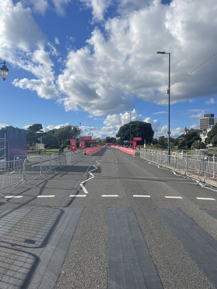 Good lock to all those who will be crossing that line tomorrow and even those that don’t get there 

GSR was always a great day , passing friends and loved ones on the route 

Ps I ran against Mo Farah

Good luck all and especially those raising funds for charity

#GreatSouthRun