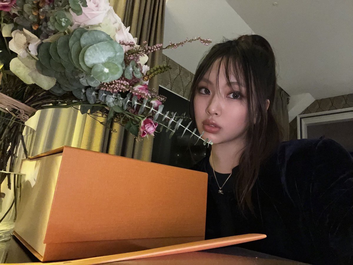 fromnwjns's tweet photo. [231015] 📞🐣 https://t.co/7Mwk94v7lH