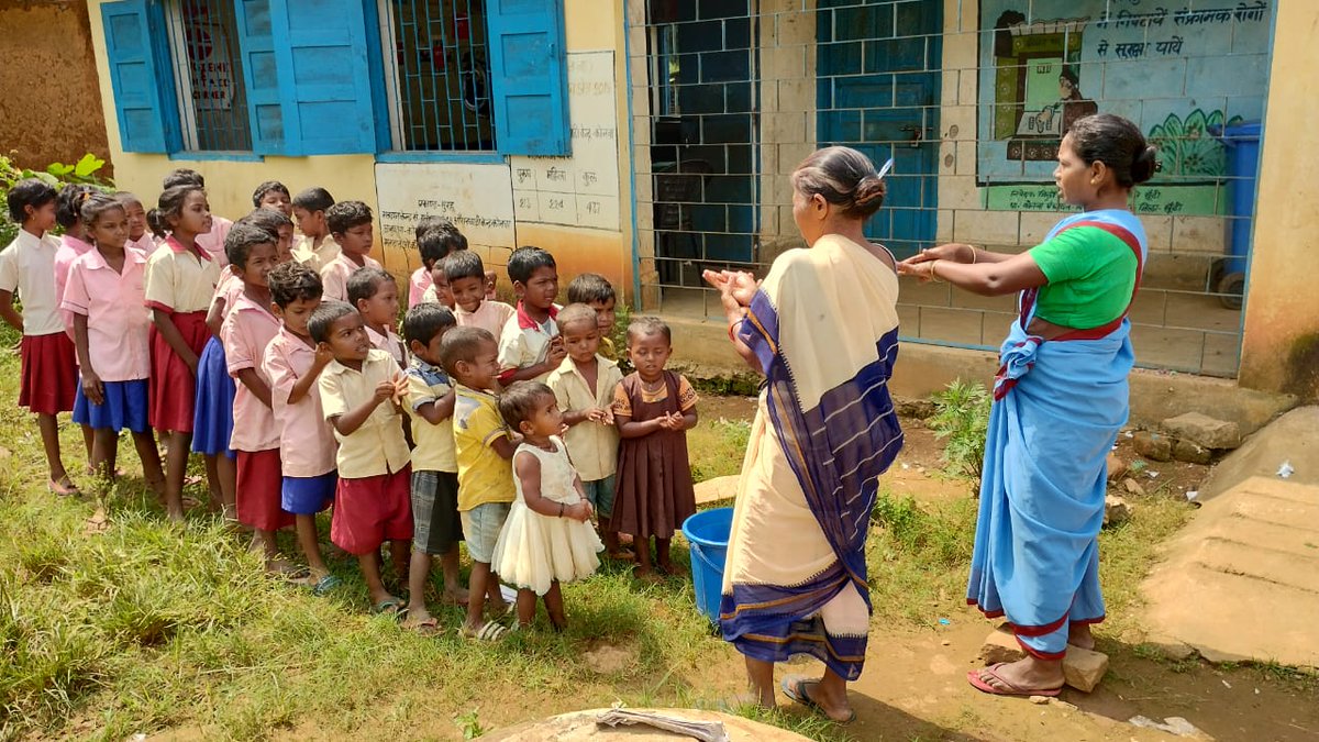 sandeep061185's tweet photo. Team #churchu and #Muhru  observed #GlobalHandwashingDay and #CleanHandsareWithinReach, to keep up with other handwashing efforts around the world! by our Jal Shahiya Didi's. @cinicell @jjmjharkhand  #Jharkhand https://t.co/CF7vyy6pKN