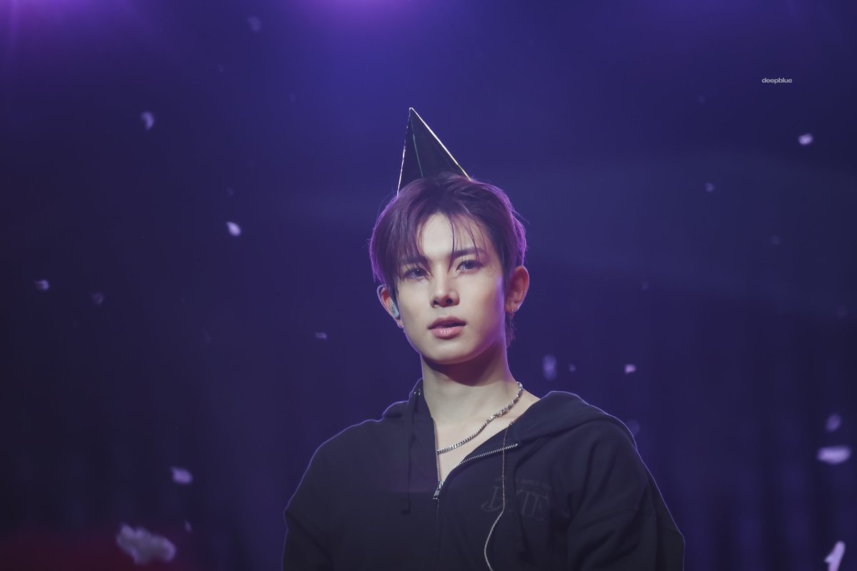 deepblue__hs's tweet photo. 231014 FATE in Dallas
소중한 희승아 생일 축하해

#희승 #HEESEUNG #엔하이픈 #ENHYPEN #EN_FATE #FATE_IN_DALLAS https://t.co/l0M1Y59W87