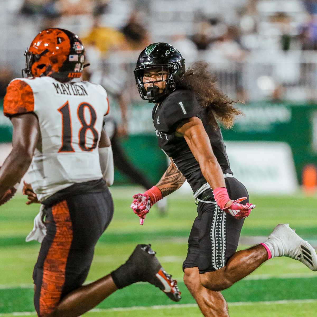 HawaiiFootball's tweet photo. Battled for 60 minutes. Back on the road next week at New Mexico. 

#BRADDAHHOOD x #GoBows 

RECAP ➜ https://t.co/WqIRzNSBv5 https://t.co/FXW2u6UssW