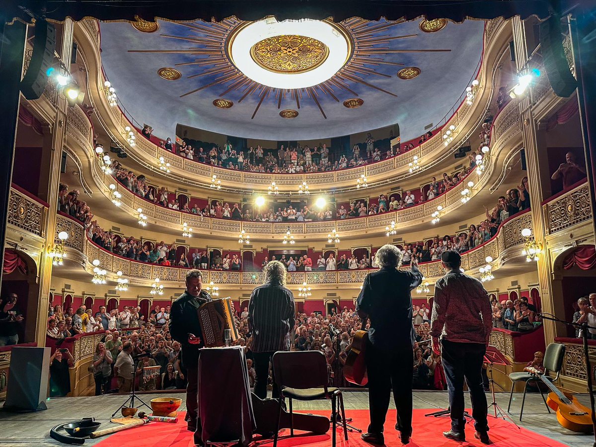 AccentsFestival's tweet photo. Paco Ibáñez al Fortuny de #Reus en el concert inaugural de l'Accents 2023. 
#accents10anys
📷 @xaviguix https://t.co/jGah8mZ5J6
