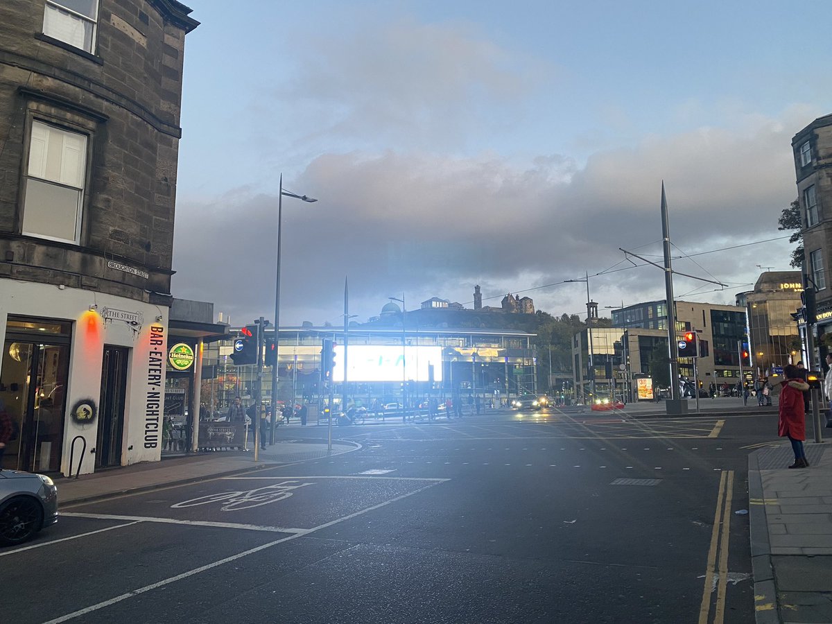 BaronySandy's tweet photo. @streetscape33 It’s blinding. Remove it immediately https://t.co/J3z317bSTs
