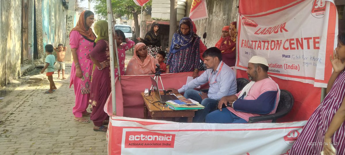 C9Khalid's tweet photo. As part of our campaign on social security, Labour Facilitation Centre team of @ActionAidIndia and volunteers organised a camp in which informal workers were facilitated in filling their applications for various schemes of govt in Muzaffarnagar district. https://t.co/CtPkBKVblW
