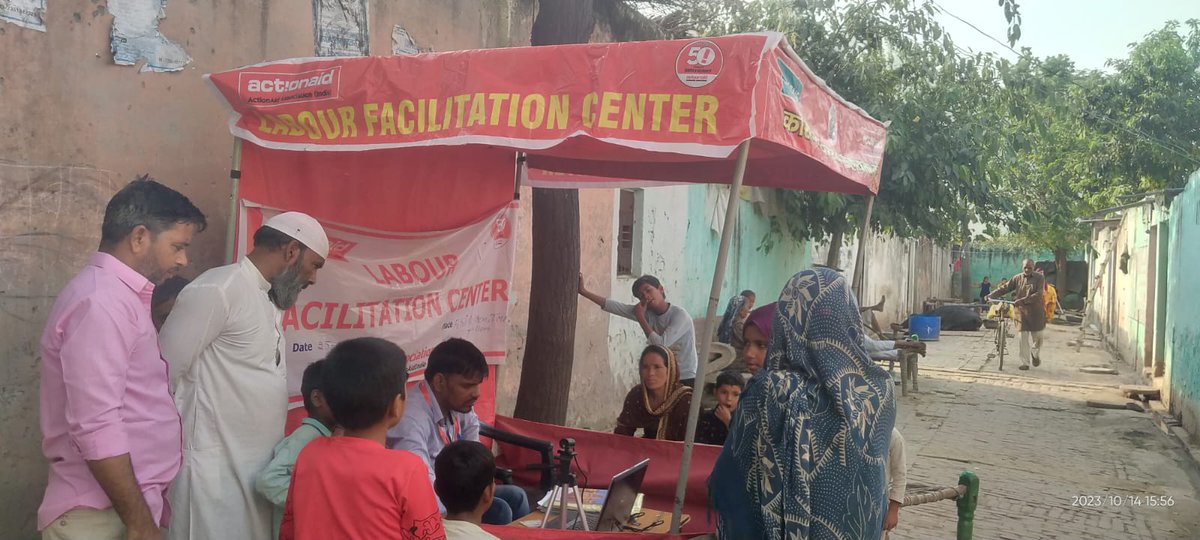C9Khalid's tweet photo. As part of our campaign on social security, Labour Facilitation Centre team of @ActionAidIndia and volunteers organised a camp in which informal workers were facilitated in filling their applications for various schemes of govt in Muzaffarnagar district. https://t.co/CtPkBKVblW
