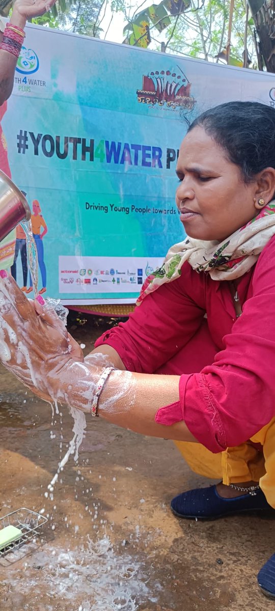 SouthSova's tweet photo. On the occasion of World Handwashing Day,Radio Dhimsa with the support of Radio Bulbul has organised a narrowcasting session at Khillaput village to remind the villagers about the importance of clean hands &amp;the role of Clean hands in protecting our valuable lives
#Youth4WaterPlus https://t.co/6rUGJhZ2f3