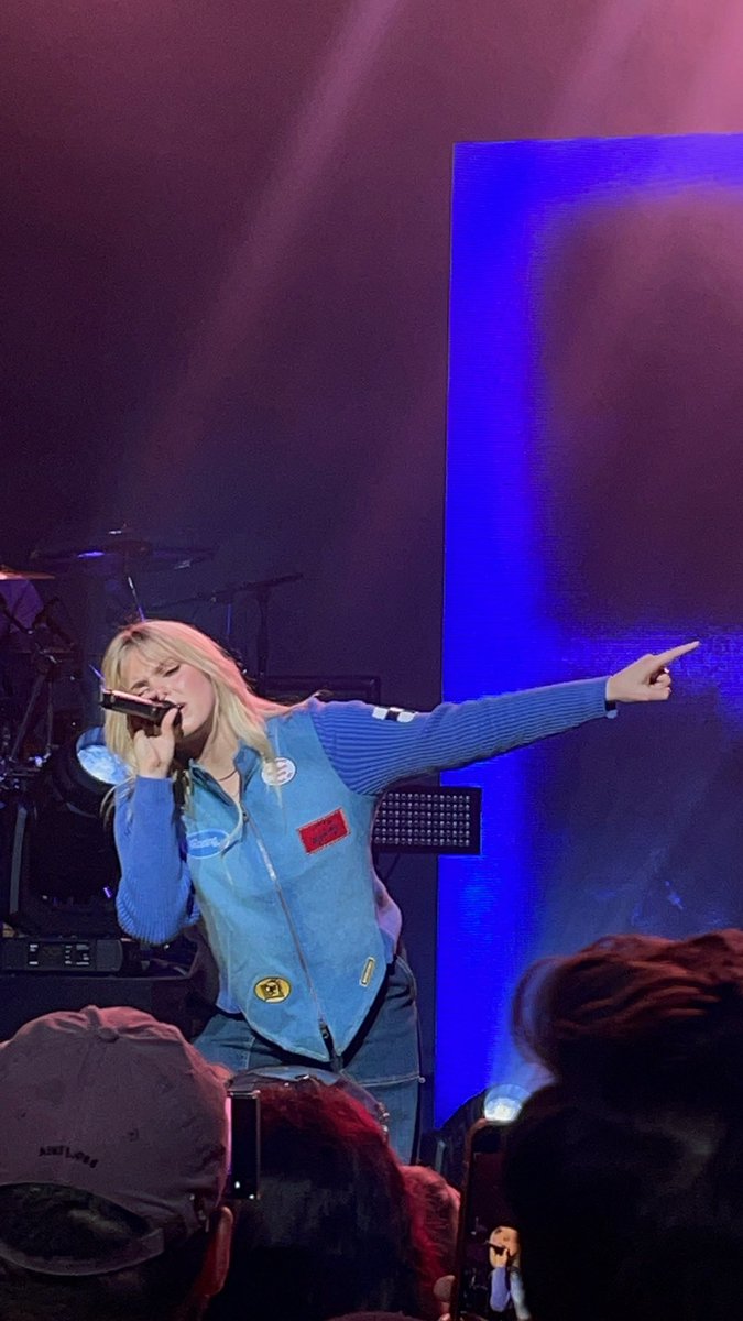 aparker_13's tweet photo. Had an AMAZING night tonight seeing the wonderful, amazing, talented, one and only, Reneé Rapp ♥️ #SnowHardFeelingsTour https://t.co/9FrGg7yrDF