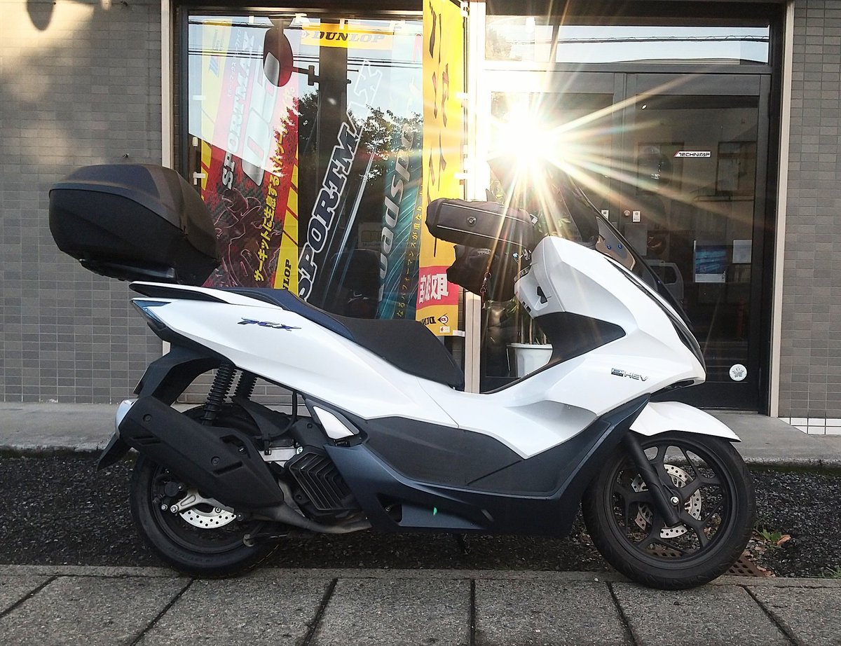 technitap_S's tweet photo. 今回はPCX e:HEVでご来店くださりScootSmart2に履き替えのお客様です🏍️💨⤴️
ありがとうございます🥰
またのご来店を心よりおまちしております🎵
#HONDA
#PCX_eHEV
#DUNLOP
#ScootSmart2 https://t.co/NmFYUQ1wJB