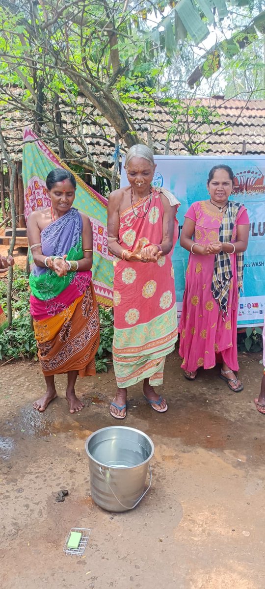 SouthSova's tweet photo. On the occasion of World Handwashing Day,Radio Dhimsa with the support of Radio Bulbul has organised a narrowcasting session at Khillaput village to remind the villagers about the importance of clean hands &amp;the role of Clean hands in protecting our valuable lives
#Youth4WaterPlus https://t.co/6rUGJhZ2f3