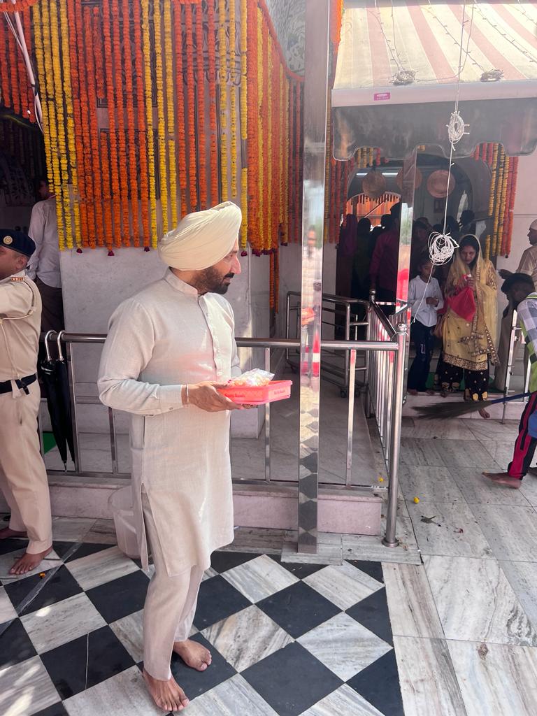 satnamsandhuchd's tweet photo. पंचकूला में स्थित माता मनसा देवी का मंदिर 51 शक्तिपीठों में से एक है। 
यह पावन पर्व सभी के जीवन में संस्कार, समृद्धि और सुख का संचार करे, मेरी यही प्रार्थना है। 

जय माता दी 🙏🏻 https://t.co/9igcLPemx7