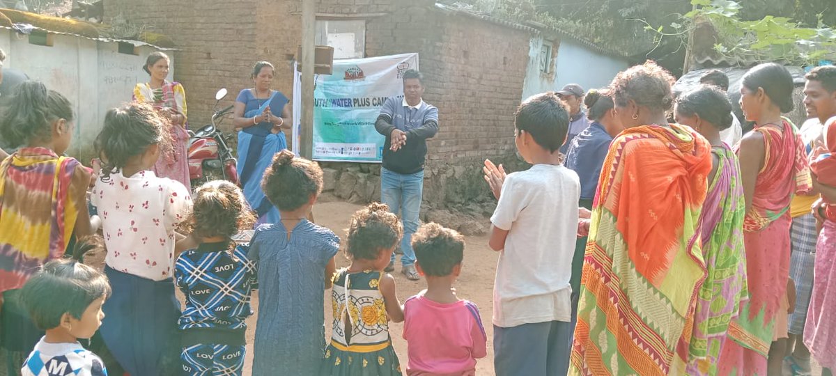 SouthSova's tweet photo. 2nd Narrowcasting session was organised at Paraja Pondi village to sensitize the community about the importance of cleanhands.
#WorldHandwashingDay
#Youth4WaterPlus 
@RadioBulbul https://t.co/QZ2ik8lu9g