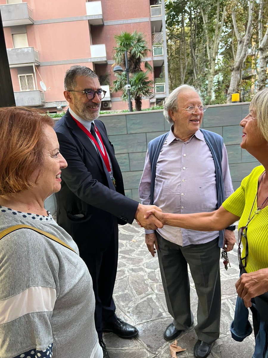 PDdivittorio's tweet photo. 📣🫂La Di Vittorio

Ringraziamo le numerose e i numerosi compagni presenti alla bellissima iniziativa di ieri sera.

Un caro ringraziamento al Prof. D’Amico - candidato alla Presidenza della Regione Abruzzo per il 2024  - per aver accolto il nostro invito. https://t.co/GttArJs0Fw