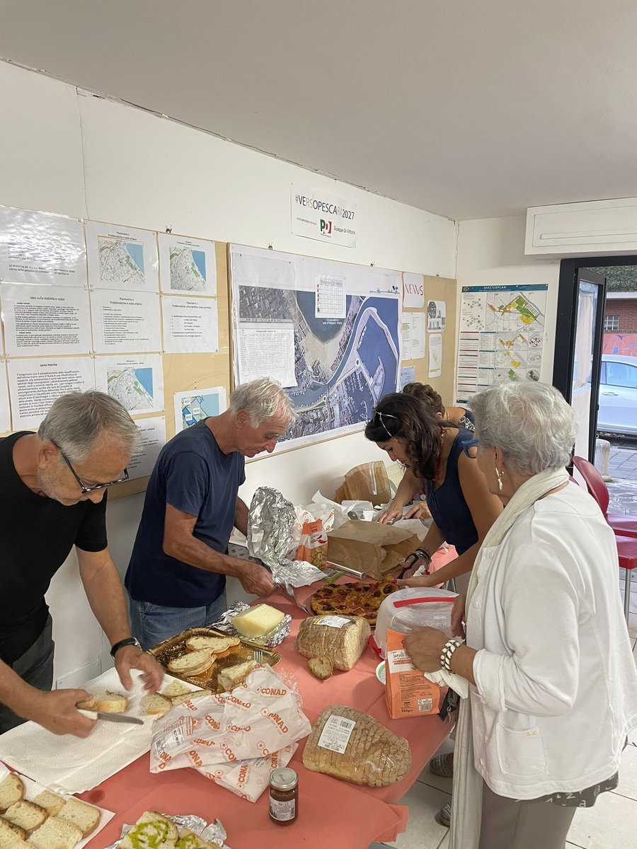 PDdivittorio's tweet photo. 📣🫂La Di Vittorio

Ringraziamo le numerose e i numerosi compagni presenti alla bellissima iniziativa di ieri sera.

Un caro ringraziamento al Prof. D’Amico - candidato alla Presidenza della Regione Abruzzo per il 2024  - per aver accolto il nostro invito. https://t.co/GttArJs0Fw
