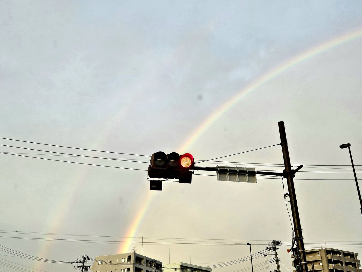 soraku_ishikawa's tweet photo. 仙台市で2重の虹が出ておりました!はじめてみたーおもしろーい #虹 #rainbow #wrainbow https://t.co/rhRfR68Q7N