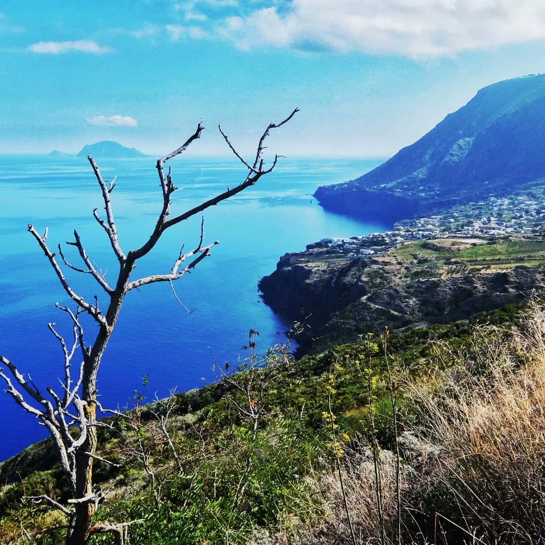 Oldest of #aeolianislands, #Salins has 2 volcanic craters both extinct. Salt has been collected since Roman times and green island has grapes, capers and olives #mirabilialipari #BTlipari #borsaturismo #BTmirabilia #bgtw @travwriters #travel #Travelgram #traveling #