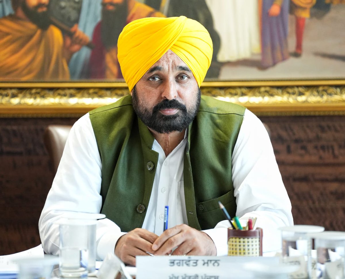 शहीद अग्निवीर अमृतपाल सिंह जी के परिवार को AAP सरकार ₹1 Crore रुपये की सम्मान राशि देगी।

CM <a href="/BhagwantMann/">Bhagwant Mann</a> जी ने कहा कि केंद्र देश के शहीदों के प्रति कोई भी नीति अपना सकता है 

लेकिन Punjab सरकार हर तरीके से शहीदों के परिवार का साथ देने के लिए प्रतिबद्ध है।