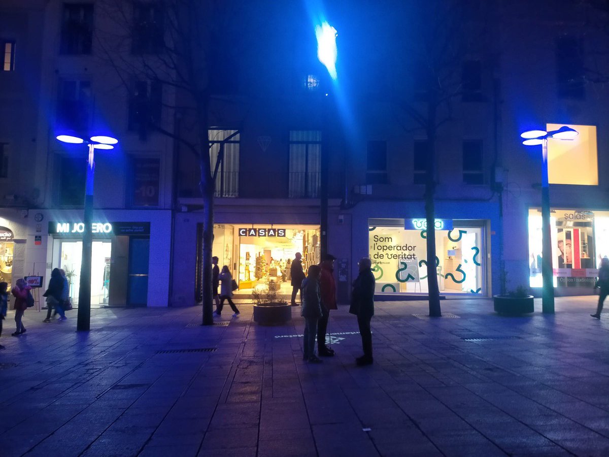 Al vespre, els fanals de davant l'Ajuntament s'il·luminaran de color blau i rosa com a mostra de suport a la lluita per la sensibilització i humanització de l'atenció a la mort i el dol perinatal <a href="/Umamanita/">UMAMANITA</a>