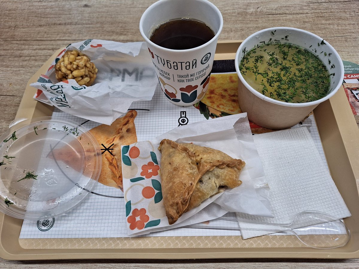 danis0608's tweet photo. В Казани есть что-то типо Мака, только с татарской кухней, тут туҡмас, очпочмаҡ и чак чак

Жалко что в Уфе такой темы нет, у башкир по факту точно такая же традиционная еда. Есть сеть Пышка, но там помимо башкирской есть много других кухонь https://t.co/15XllcP93s