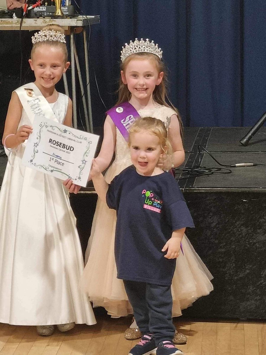 ShellEllis's tweet photo. @QueenboroughSN Yesterday Sheppey Court attended Faversham Carnival. Delilah was awarded 1st Rosebud from Faversham &amp; 1st Rosebud from Witham, they also placed 1st for best junior court 👑🙌🏼 https://t.co/3rAIOUF3l5