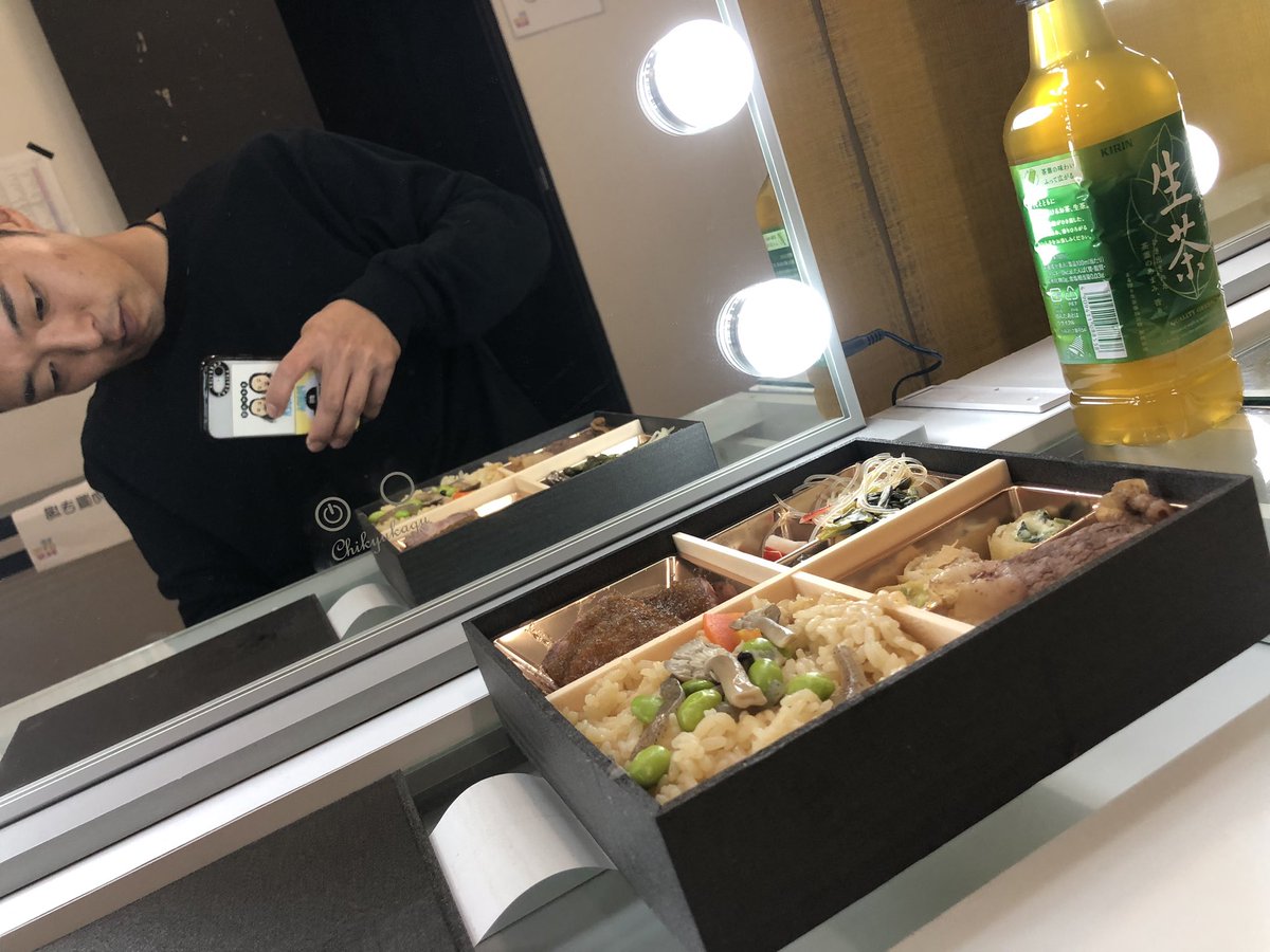 Sle_pan's tweet photo. 「THE COVER SHOW vol.７」

非常に盛りあがっております！
相変わらずの大歓声に
うちの大五郎もツヤツヤしてます！

#カバショ７
#スレンダーパンダ
#今日覚えた言葉はキッチ
#毎度豪華なお弁当
#大五郎
#子連れ狼 https://t.co/WWzxHCgmg2