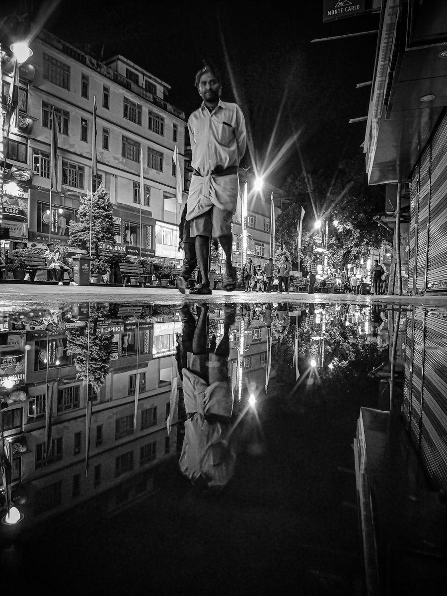 Experience32565's tweet photo. Reflection..
#streetphotography #photography #streetmoment #streetportraitphotography #blakandwhitephotography #indianstreetphotographer #photographyisart #capturemoment #storytellingimages #blackandwhitephoto #photographyworld #streetphotographyworld https://t.co/pSckIbrdyr