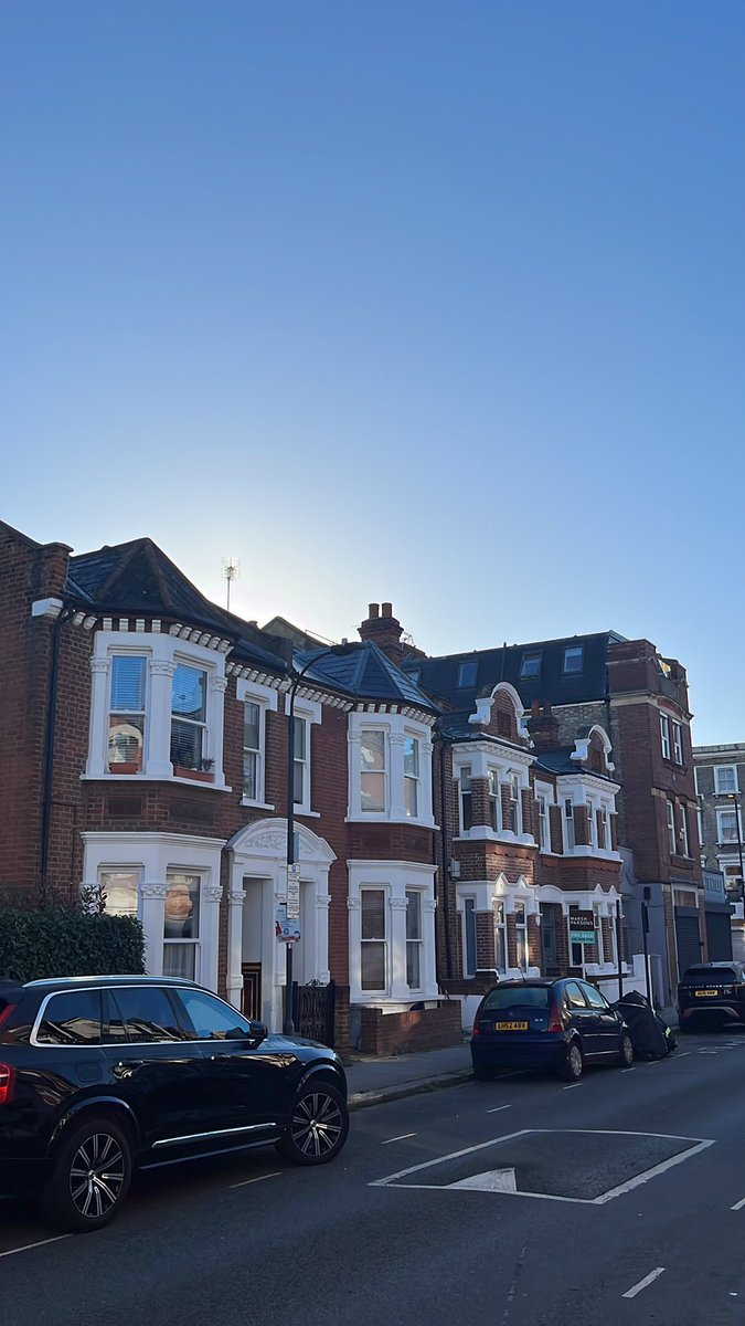 Amanece en Londres. Todo listo para el segundo partido de #RavensFlock en UK 🇬🇧. Recordad que estaremos repartiendo regalos de Ravens en la fanzone sobre las 11:30H.