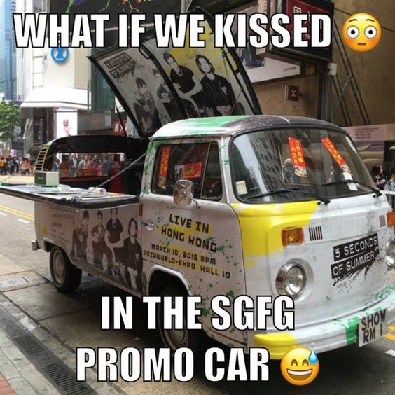 hourly 5SOS meme content 🍉 (@hourlymemesos) on Twitter photo 