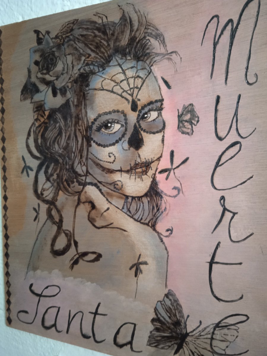 Barbie__TURIC's tweet image. #santamuerte #pyrogravure et #peinture