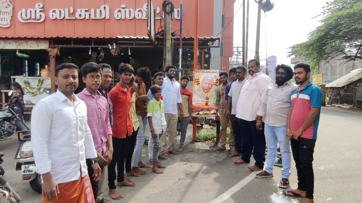 hindumunnani_tn's tweet photo. சேலம் மாநகர்- இந்து இளைஞர் முன்னணி சார்பாக DR. APJ. அப்துல்கலாம் அவர்களின் பிறந்த தினம், தேசிய அர்ப்பணிப்பு தினமாக கொண்டாடப்பட்டது..
#APJ #APJAbdulKalam #HYF #தேசியஅர்ப்பணிப்புதினம் #DedicationDay #HinduMunnani #இந்துமுன்னணி https://t.co/UUbaat1KNw