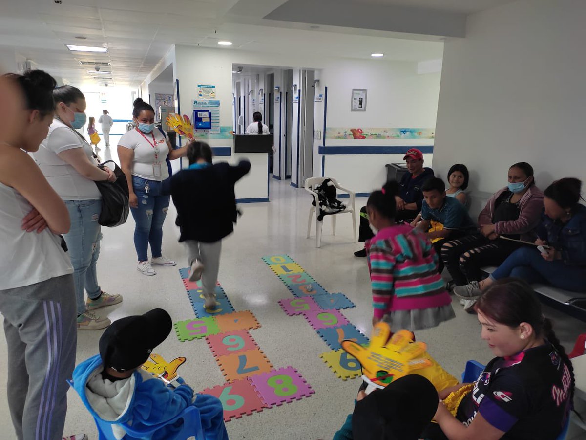 SubRedSur's tweet photo. 👋🏻En el marco del #DíaMundialdelLavadodeManos 🤲🏻 la @SubRedSur realizó diversas actividades para generar conciencia sobre la importancia de este hábito. 💧Recuerde que mantener las manos limpias previene diferentes enfermedades. 👌🏻#Candelaria #SanJuan #Meissen #Tunal #Danubio 🏥 https://t.co/tVHJ9z1zN4