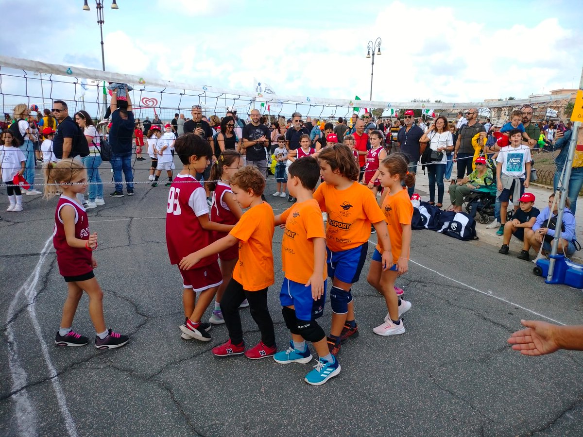 TeamVolleyLago's tweet photo. I° memorial  Zeppilli #Ostia.
I piccoli del minivolley della #Teamvolleylago hanno dimostrato grande maturità sapendo gestire in maniera autonoma le fasi di gioco e gli spazi in campo💪💪

Piccoli grandi atleti crescono.
W lo #sport, W la #pallavolo, W #bracciano 🏐🏐 https://t.co/UP1jWm6imO