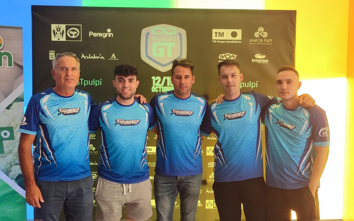 Se acabo GT Pulpí...una pena no haber clasificado para la competición abierta pero..
A mi Adrijo,mi Vlad,mi Adrian y mi Jose,no los cambio por nada en el mundo!!
Aunque nos faltaron algunos,esenciales todos,nos lo pasamos genial,ya los echo de menos
Too much love
