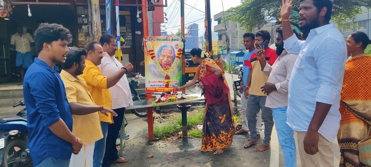 hindumunnani_tn's tweet photo. சேலம் மாநகர்- இந்து இளைஞர் முன்னணி சார்பாக DR. APJ. அப்துல்கலாம் அவர்களின் பிறந்த தினம், தேசிய அர்ப்பணிப்பு தினமாக கொண்டாடப்பட்டது..
#APJ #APJAbdulKalam #HYF #தேசியஅர்ப்பணிப்புதினம் #DedicationDay #HinduMunnani #இந்துமுன்னணி https://t.co/UUbaat1KNw