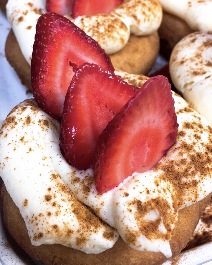 momosdonuts's tweet photo. Strawberry Cheesecake was the very first specialty donut we made back in 2012, come see why it’s a favorite still! #Sunday #momosdonuts #donut #donuts #food #sweet #yummy #things #foodie #instafood #cake #dessert #HashmeApp #foodgasm #nationaldonutday #yum #cute https://t.co/f5Ul5rjb7A